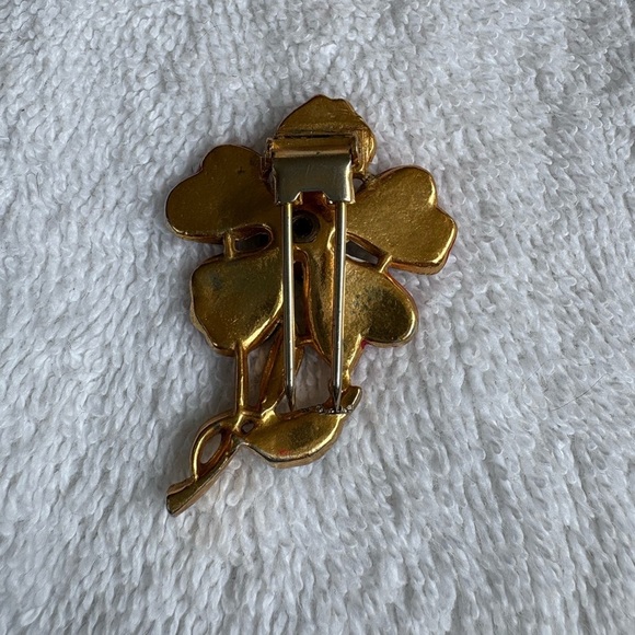 Vintage White & Red Enamel Antique Flower Brooch Pin - Picture 3 of 7